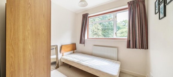 3 bedrooms House in Bromley, United Kingdom No. 13437 13