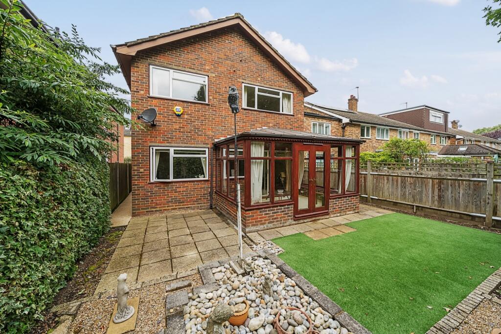 3 bedrooms House in Bromley, United Kingdom No. 13437