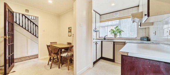 3 bedrooms House in Bromley, United Kingdom No. 13437 8