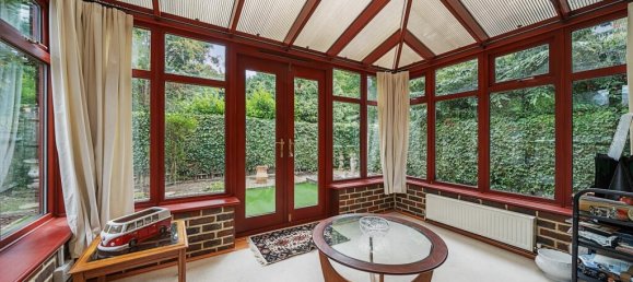 3 bedrooms House in Bromley, United Kingdom No. 13437 2