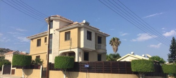 4 bedrooms Villa in Limassol, Cyprus No. 1788 2