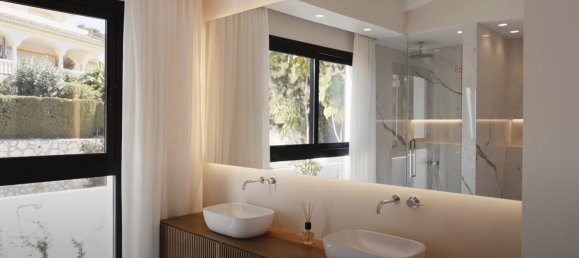 5 bedrooms Villa in Estepona, Spain No. 4809 15