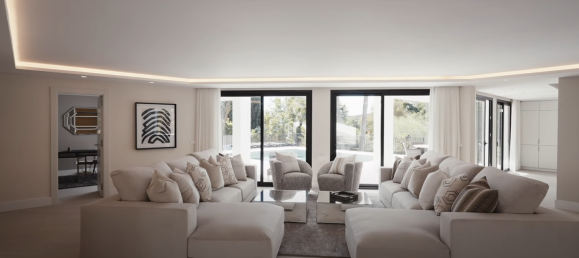 5 bedrooms Villa in Estepona, Spain No. 4809 4