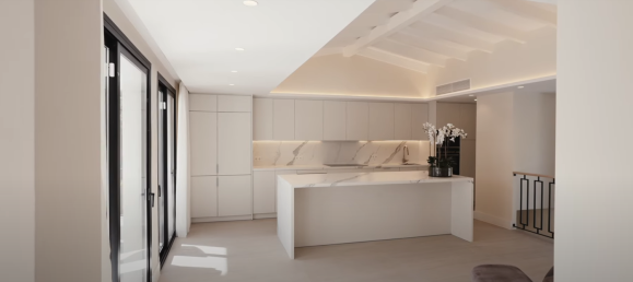 5 bedrooms Villa in Estepona, Spain No. 4809 6