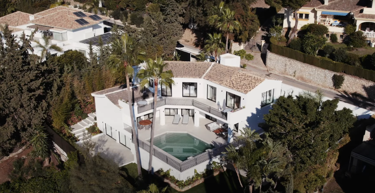 5 bedrooms Villa in Estepona, Spain No. 4809