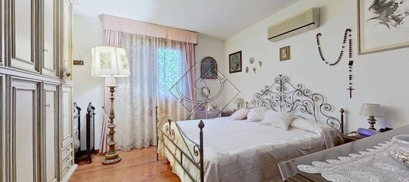 4-salle Appartement à Campi Bisenzio, Italy No. 79645 7