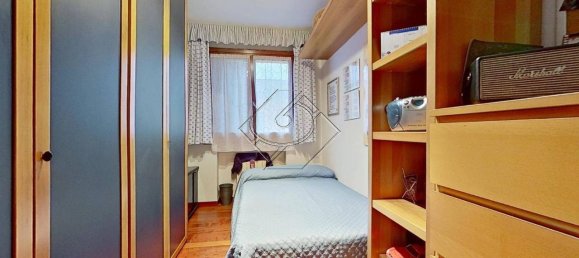 4-salle Appartement à Campi Bisenzio, Italy No. 79645 11