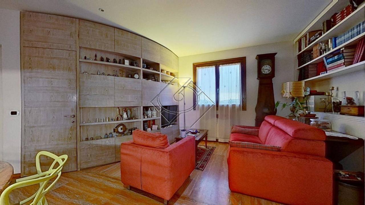 4-salle Appartement à Campi Bisenzio, Italy No. 79645