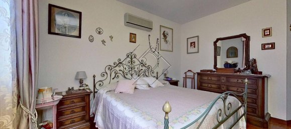 4-salle Appartement à Campi Bisenzio, Italy No. 79645 9