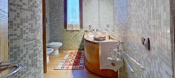 4-salle Appartement à Campi Bisenzio, Italy No. 79645 16