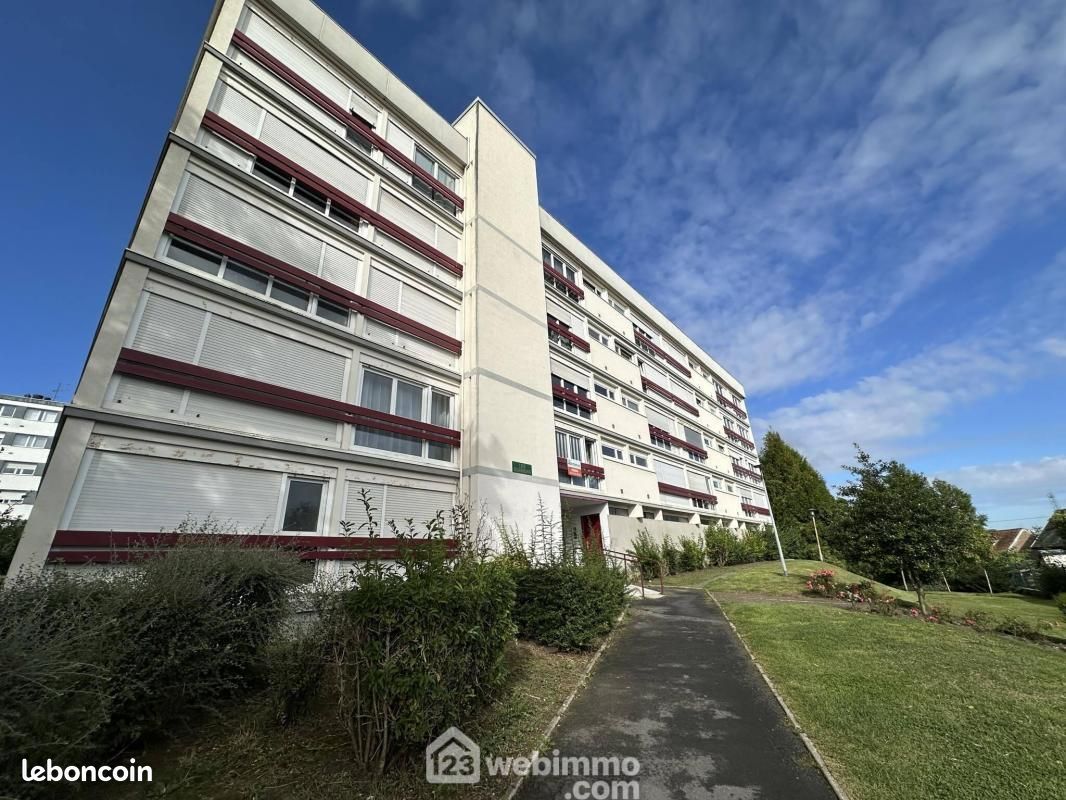 Studio in Laon, France No. 230742