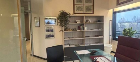 5 rooms Office in Crema, Italy No. 105054 8