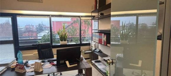 5 rooms Office in Crema, Italy No. 105054 3