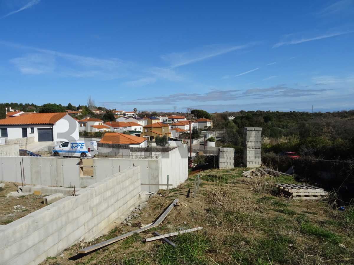  Land in Tresserre, France No. 197969