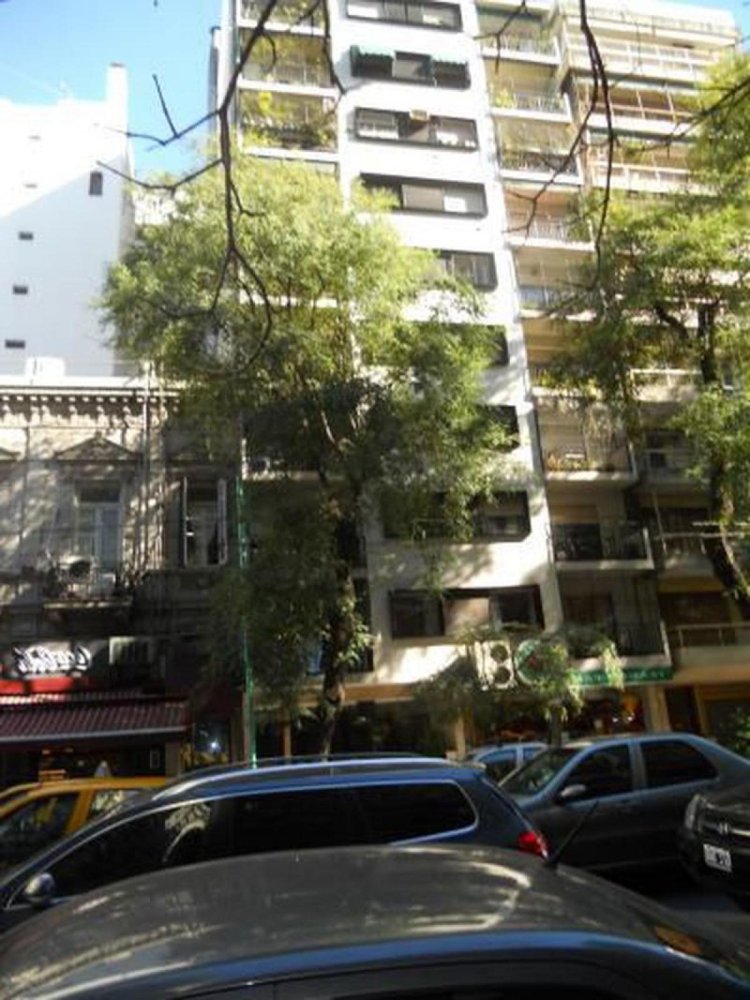 Apartamento de 4 dormitorios en Buenos Aires, Argentina No. 98269