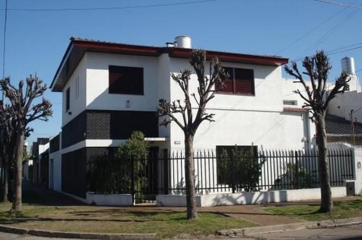 Дом с 4 спальнями в Bermudez, Аргентина № 626