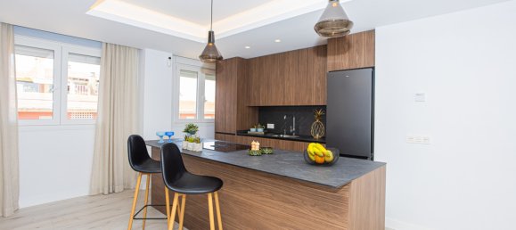 3 bedrooms Penthouse in Marbella, Spain No. 248617 8