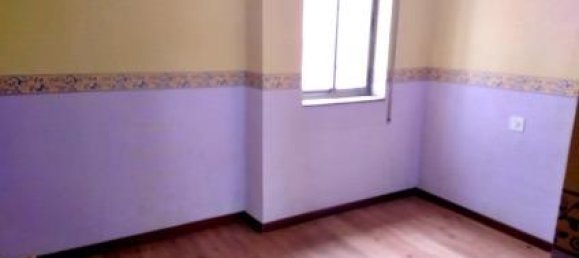 Apartamento de 3 dormitorios en León, Spain No. 68228 4