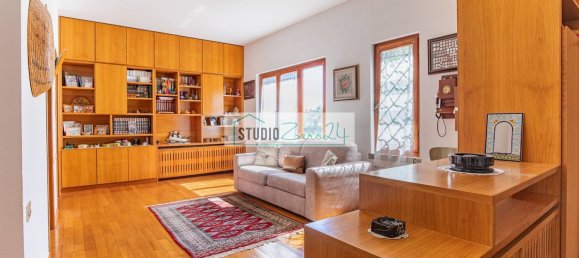 10 rooms Villa in Pietrasanta, Italy No. 195609 4