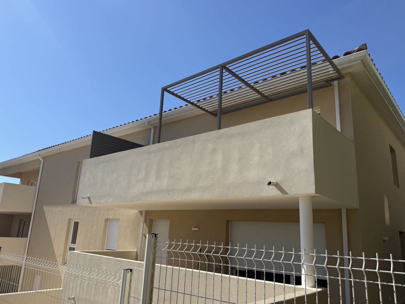 Квартира с 2 спальнями в Ним, Франция № 321947