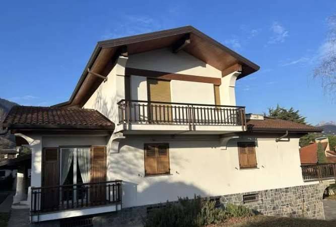 6 Schlafzimmer Villa in Erba, Italy, Nr. 2848