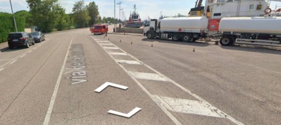 53m² Commercial property in Ravenna, Italy No. 313345 3