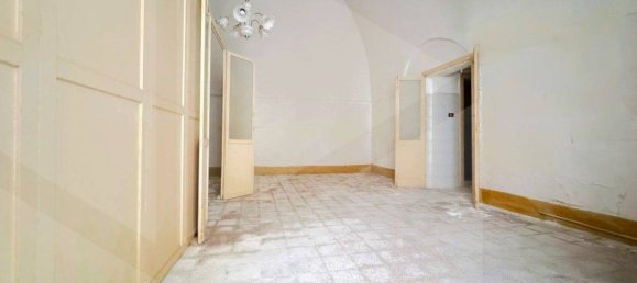 Imóvel comercial de 2 divisões em Triggiano, Italy N.º 20030 8