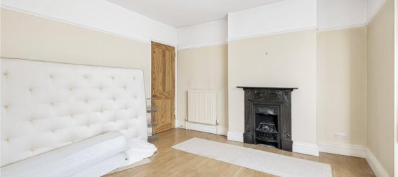 4 bedrooms House in London, United Kingdom No. 6705 14