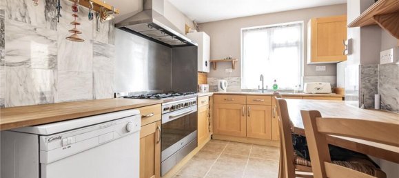 4 bedrooms House in London, United Kingdom No. 6705 9