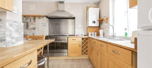 4 bedrooms House in London, United Kingdom No. 6705 7