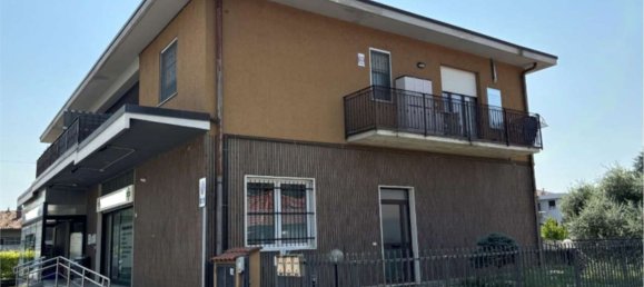 Квартира с 2 комнатами в Бонате Сопра, Италия № 185055 3