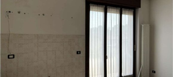 Квартира с 2 комнатами в Бонате Сопра, Италия № 185055 5