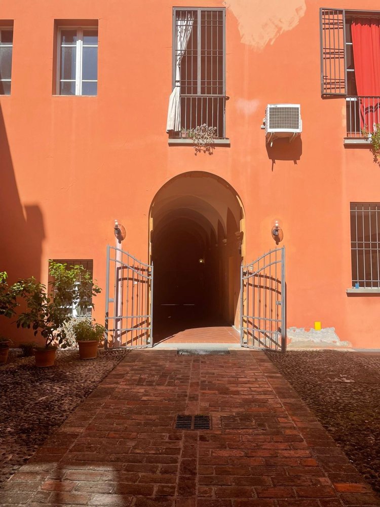 71m² Office in Imola, Italy No. 352333