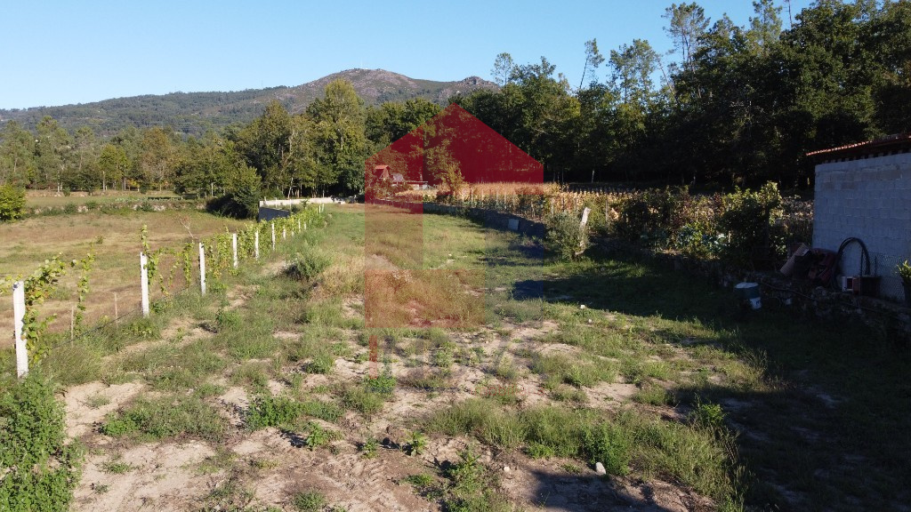 1800m² Land in Amares, Portugal No. 32489