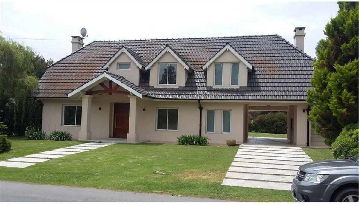 4 bedrooms House in Moreno, Argentina No. 16302