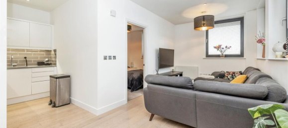 1 bedroom Apartment in Bushey, United Kingdom No. 6241 10