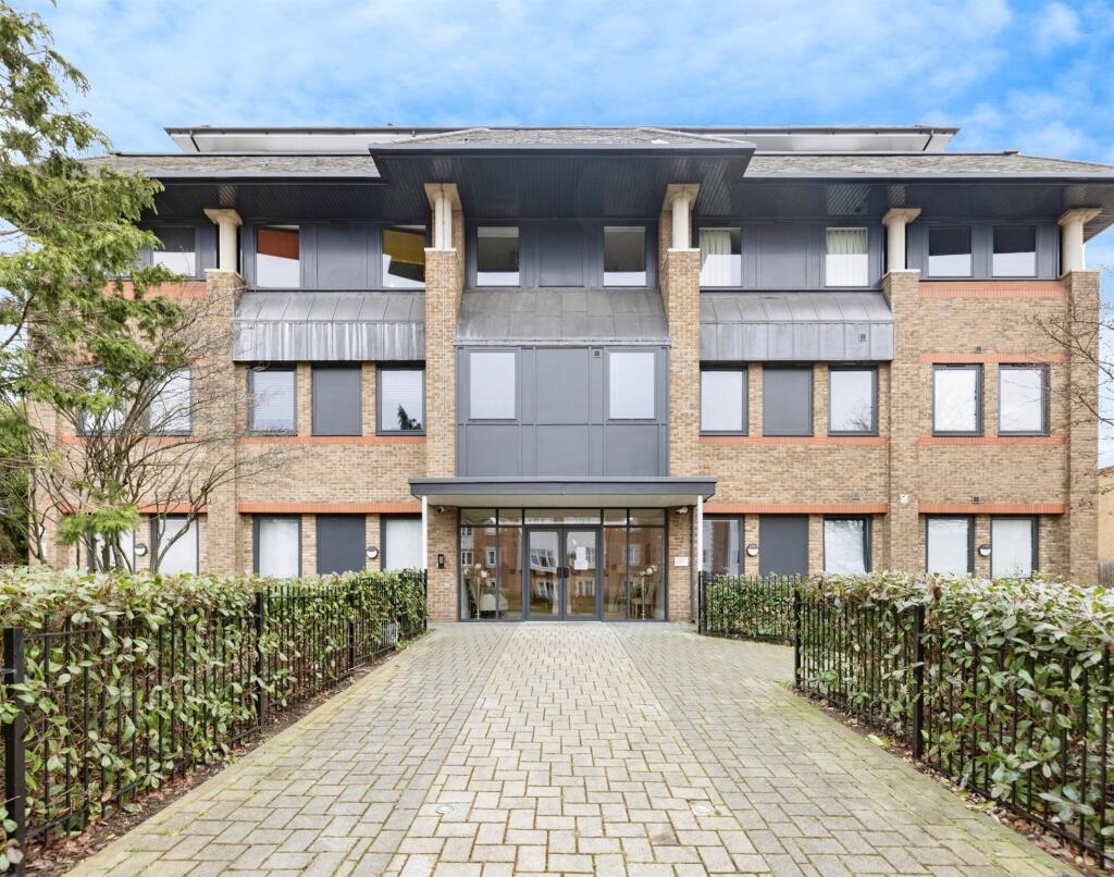 1 bedroom Apartment in Bushey, United Kingdom No. 6241