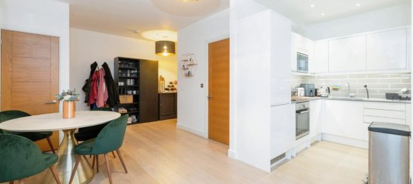 1 bedroom Apartment in Bushey, United Kingdom No. 6241 2