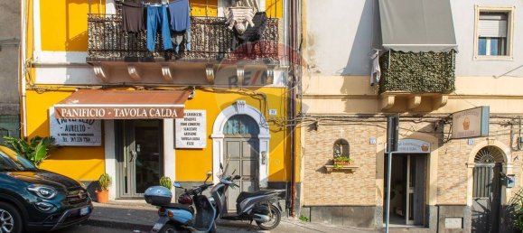 80m² Commercial property in Catania, Italy No. 52537 4
