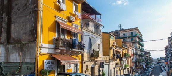 80m² Commercial property in Catania, Italy No. 52537 3