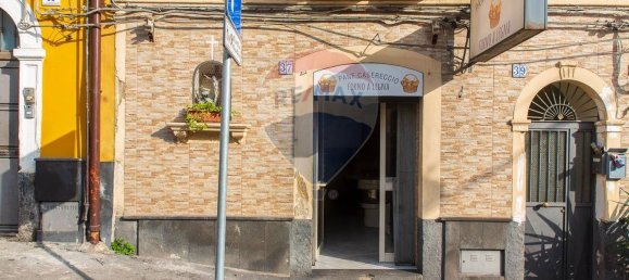 80m² Commercial property in Catania, Italy No. 52537 2