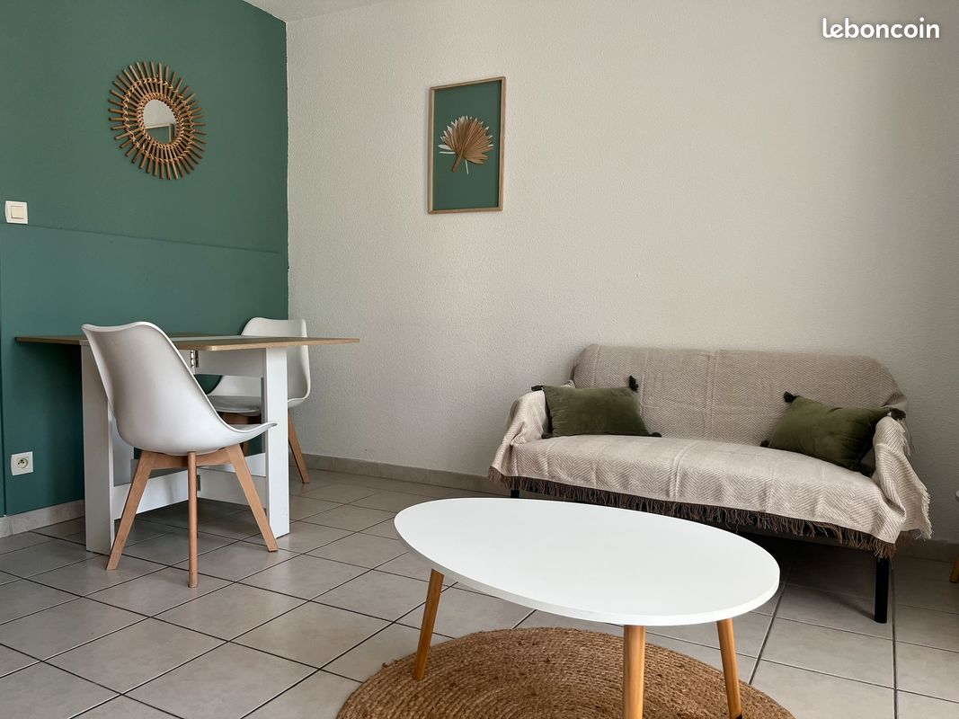 Studio in Avignon, France No. 328098