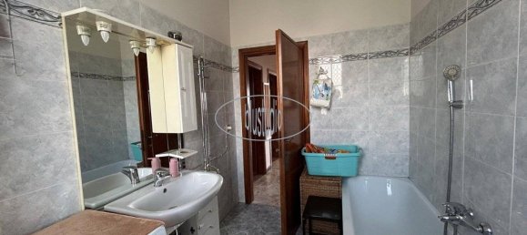 Квартира с 3 спальнями в Кастельфранко Пьяндиско, Италия № 151917 19