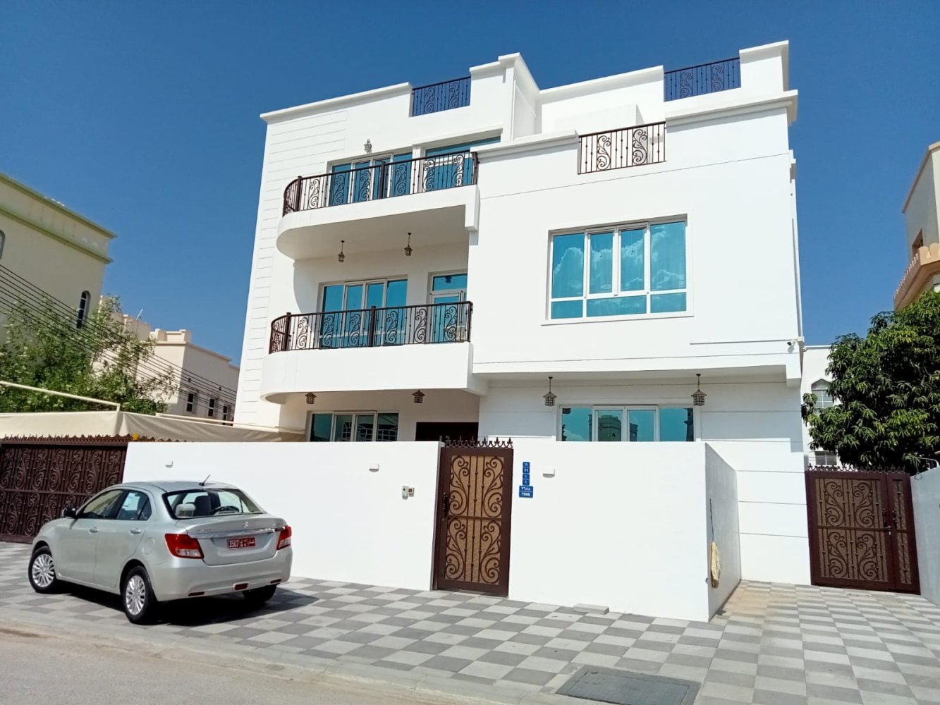 4 bedrooms Apartment in Muscat, Oman No. 1040