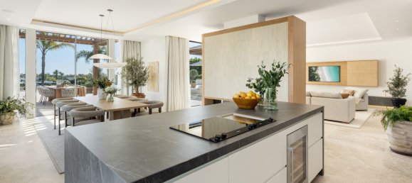 6 bedrooms Villa in Marbella, Spain No. 106174 13