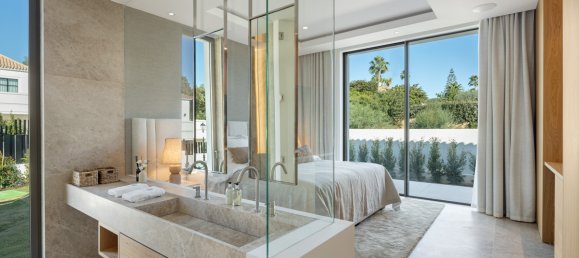 6 bedrooms Villa in Marbella, Spain No. 106174 11