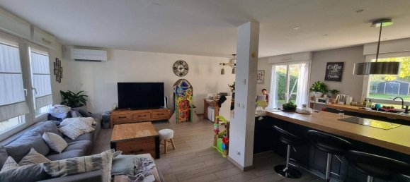 3 bedrooms House in Fontenay-Tresigny, France No. 328377 2