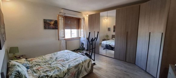 3 rooms Apartment in Prato, Italy No. 283024 3
