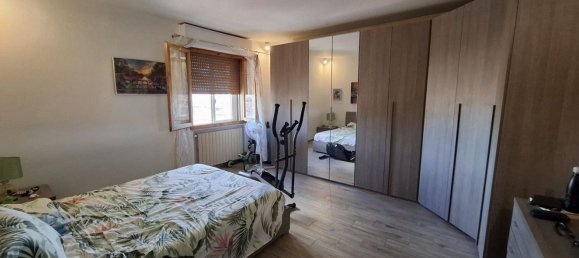 3 rooms Apartment in Prato, Italy No. 283024 9
