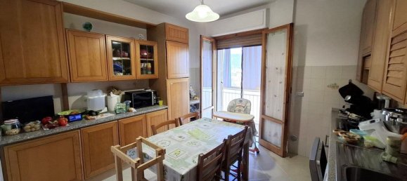 3 rooms Apartment in Prato, Italy No. 283024 6